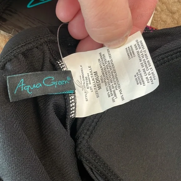 New Women’s Aqua Green Pattern Full Piece Swimsuit. Size M - Picture 4 of 7